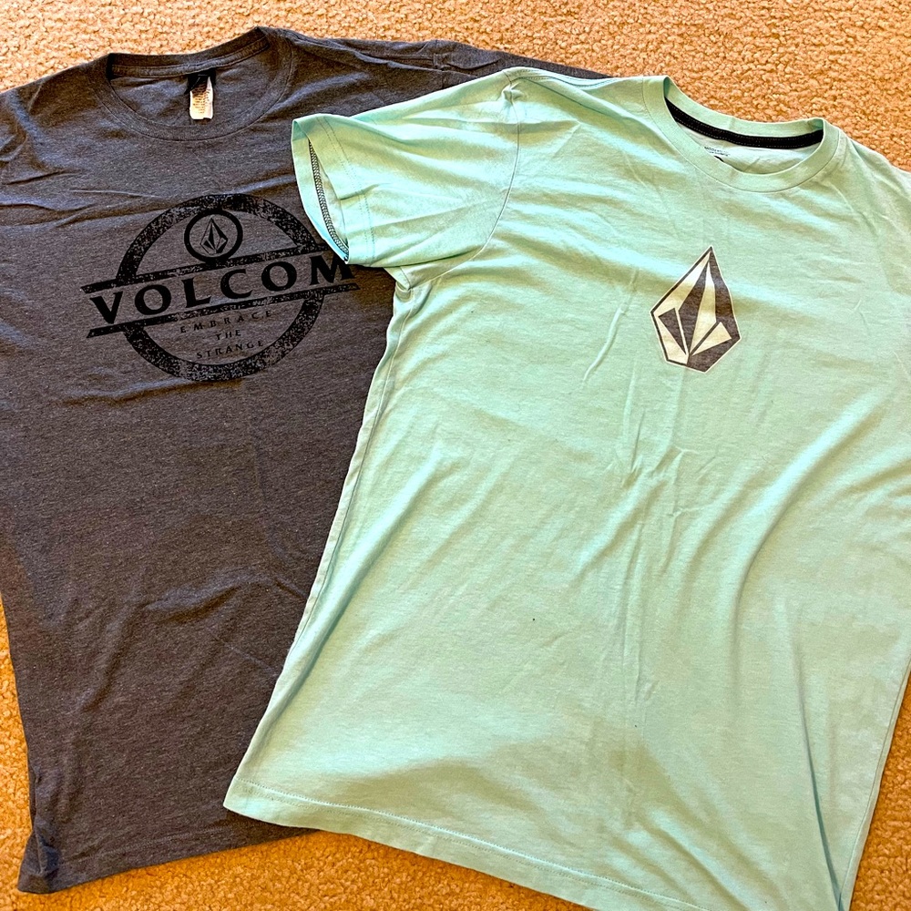 🔥2 VOLCOM SHIRTS🔥